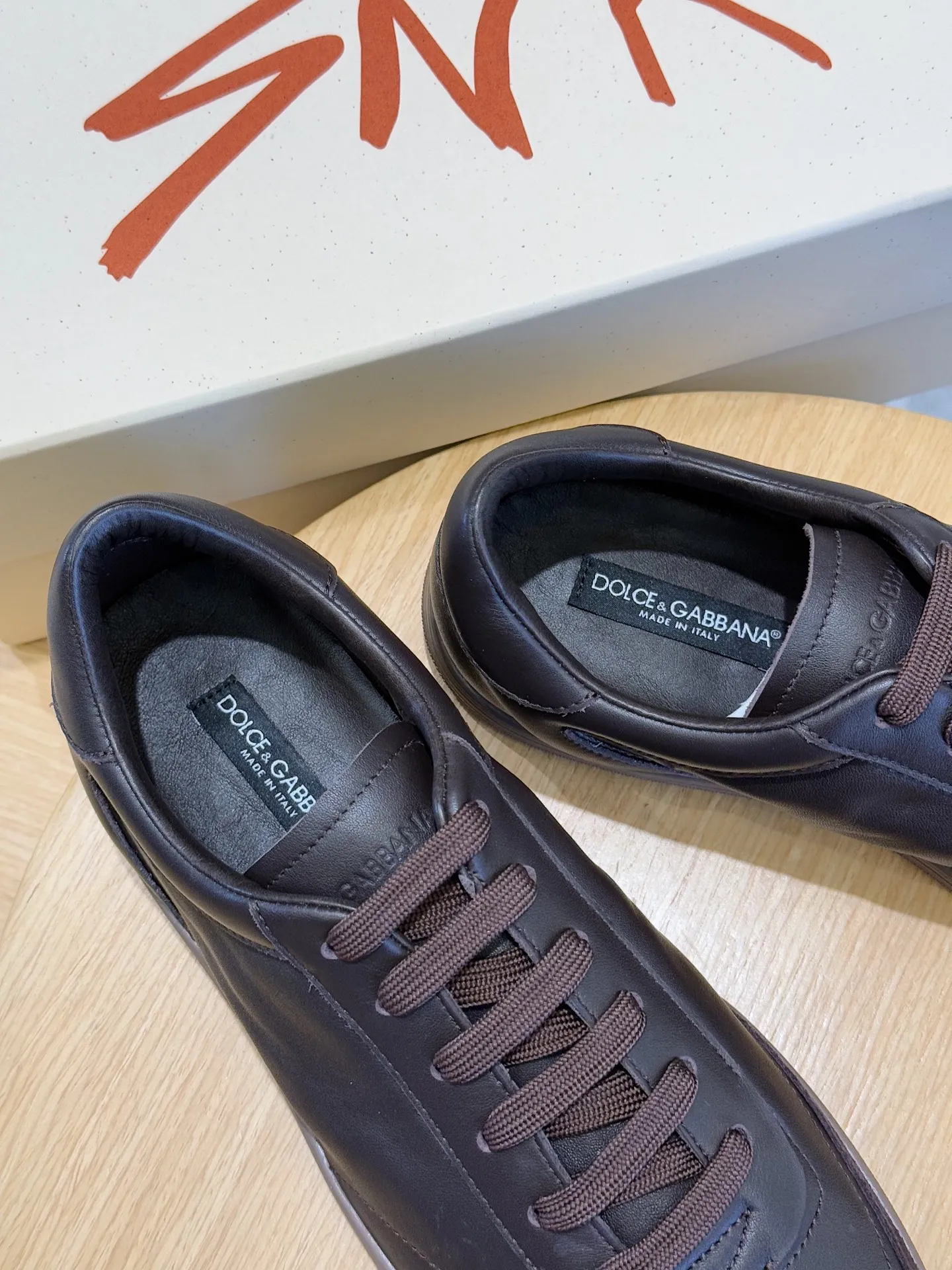 Men's Men's Shoes💰400 [New Style]🐏🐏DG men's calfskin sneakers Portofino Yacht shoes, simple and versatile design, unique saddle leather soles. The Dolce &G logo rear wing is the icing on the cake. Imported cowhide + rubber outsole Size: 39-44 (customized at 38.45)
